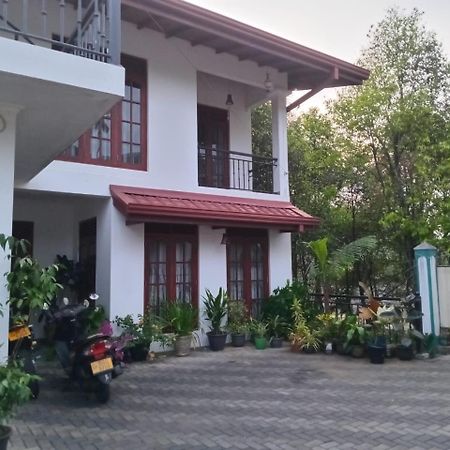 Sun Set Forest Villa Канди Екстериор снимка