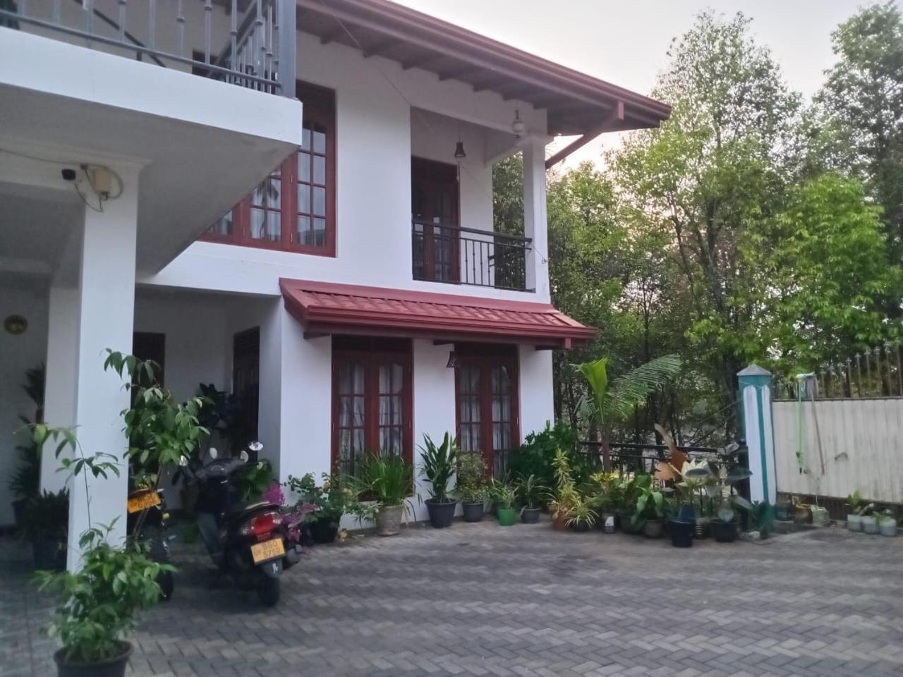 Sun Set Forest Villa Канди Екстериор снимка